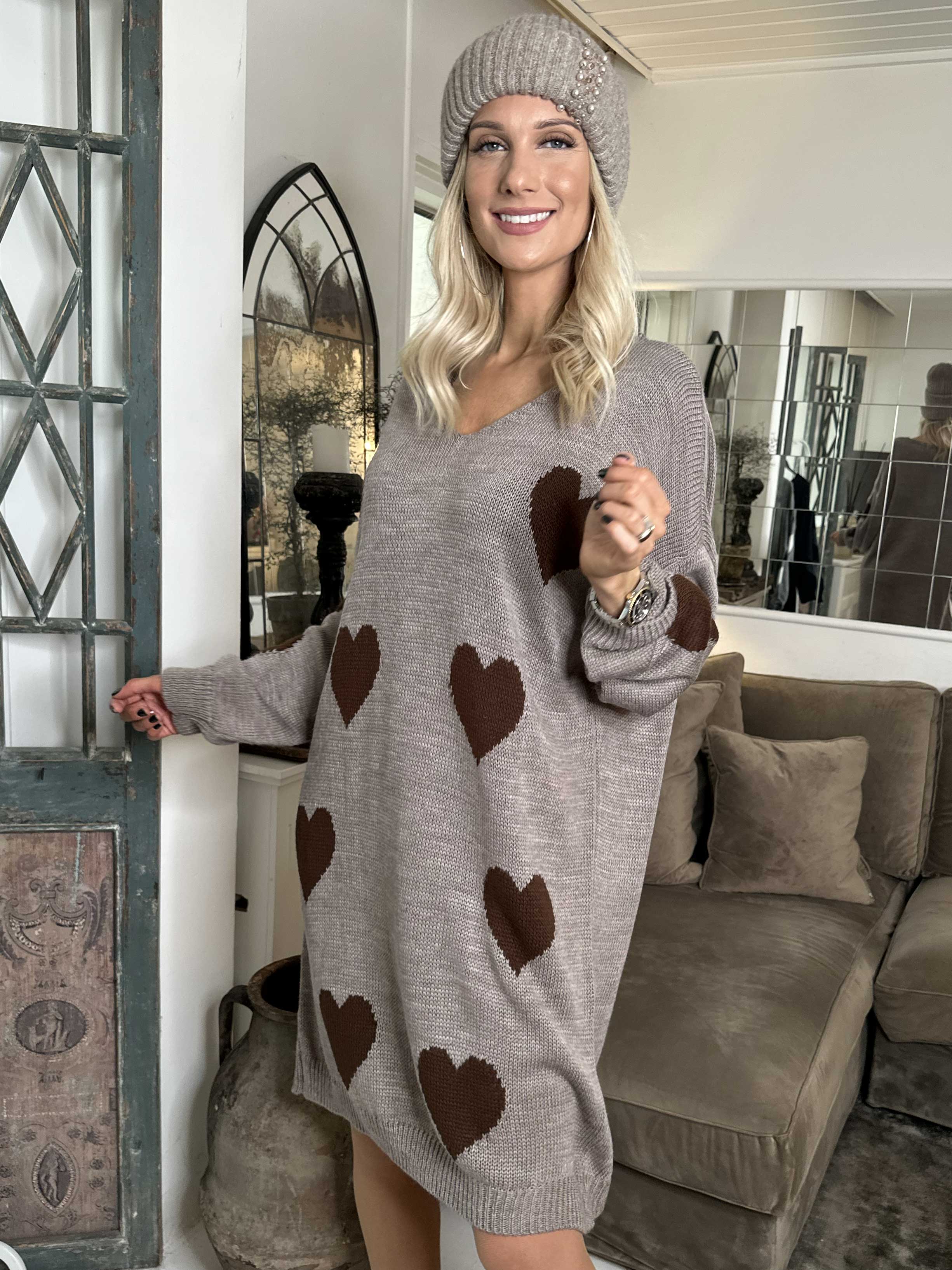 Lela - Stickad klänning med hjärtan